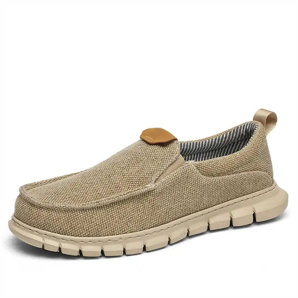 Mocassini uomo flessibili, scarpe slip-on ideali per un look estivo e casual.