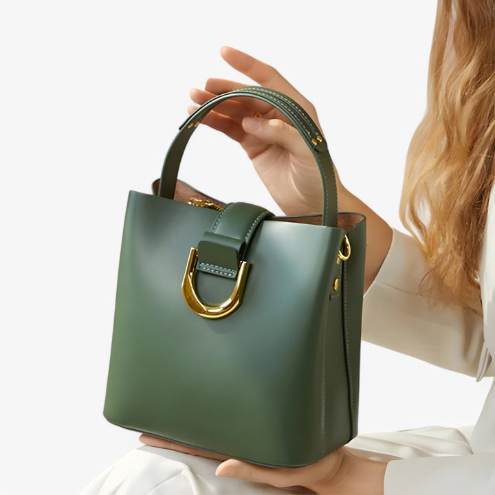 Dettaglio: borsa a secchiello donna bianco sporco, con chiusura a coulisse e tracolla regolabile.
