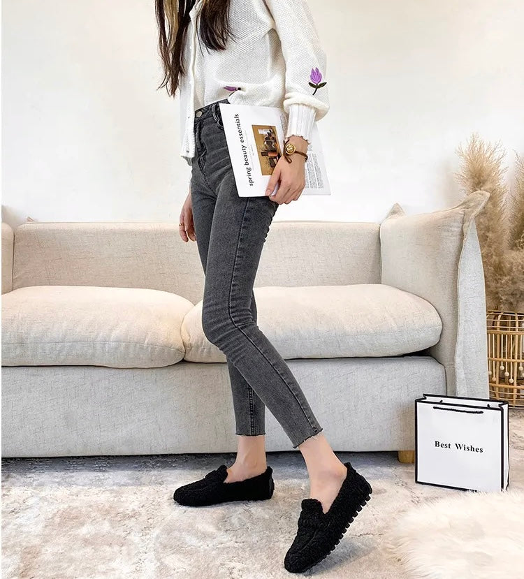 Scarpe donna comode invernali slip-on, disponibili in crema, cachi e nero, per calore e stile.