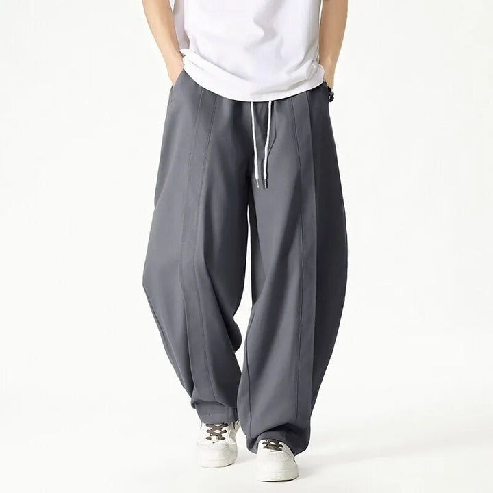 Pantaloni sportivi uomo comodi a gamba larga con coulisse, ideali per jogging, relax e moda casual.