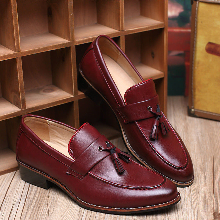 Scarpe eleganti uomo slip-on con doppia nappa. Design sofisticato per un look business e casual-elegante.