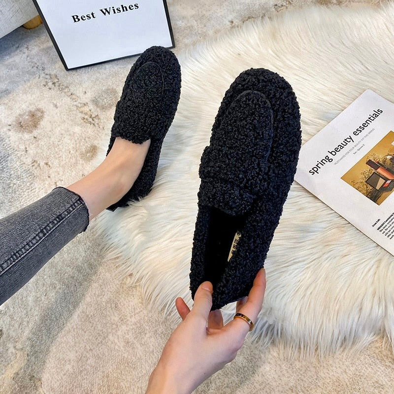 Eleganti mocassini donna casual, ideali per comfort quotidiano. Calzature versatili, perfette per ogni outfit.