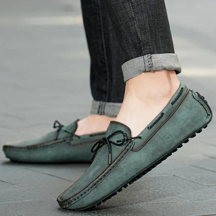 Versatili mocassini da uomo, comodi ed eleganti. Ideali per lavoro e tempo libero, calzature facili slip-on.
