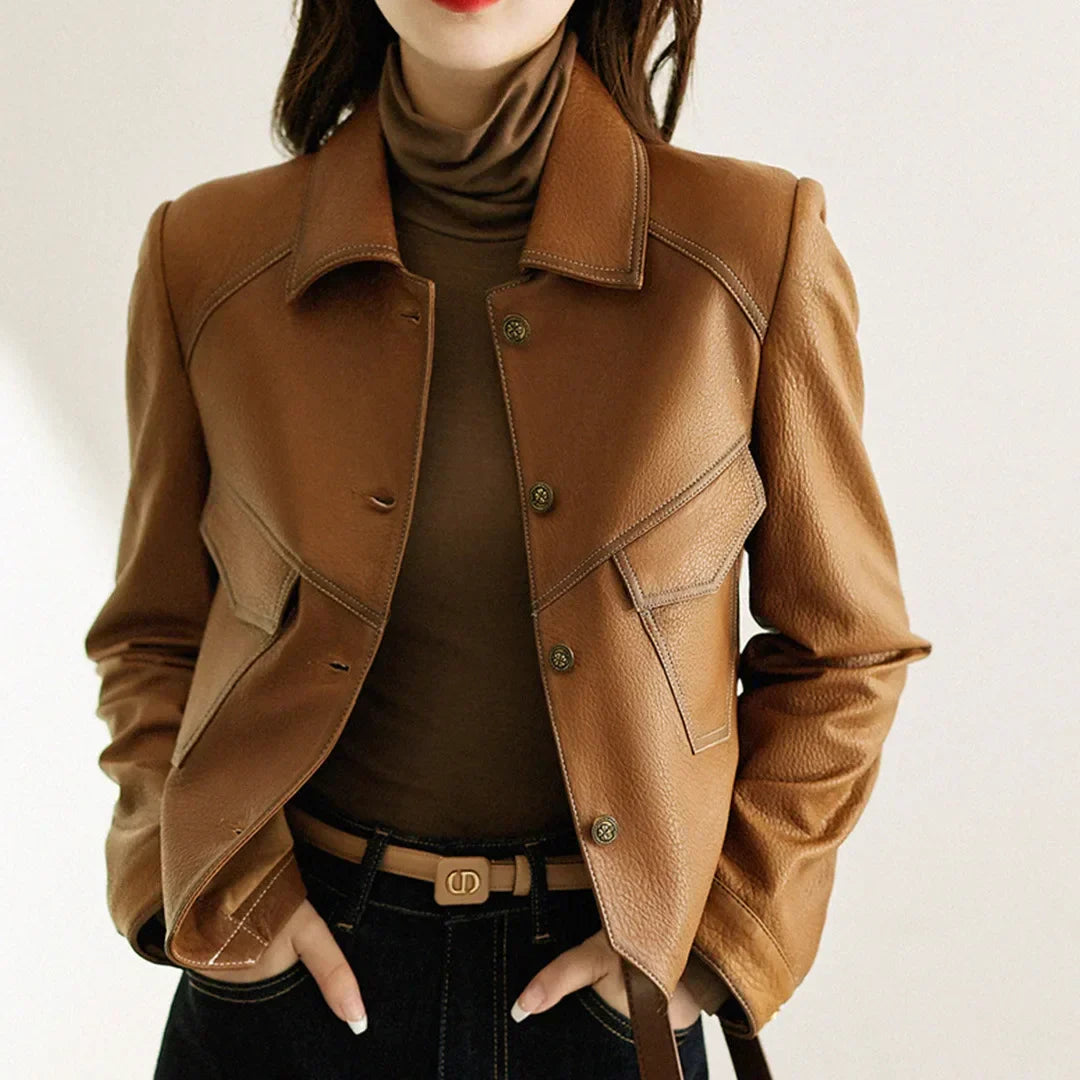 Giacca donna elegante sartoriale per l'inverno. Perfetta per un look sofisticato, versatile e alla moda.