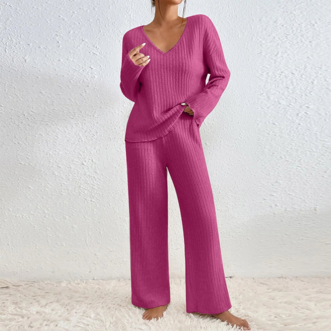 Completo maglia donna moderno, due pezzi per un outfit comodo, elegante e versatile per ogni giorno.