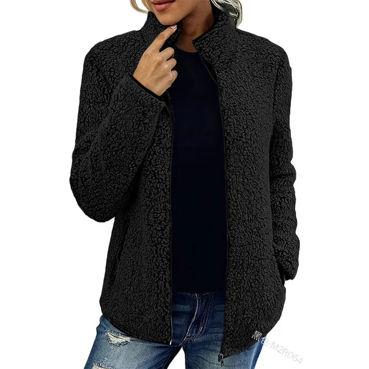 Giacca calda da donna, stile lussuoso e raffinato. Abbigliamento invernale femminile in pile, comfort assicurato.