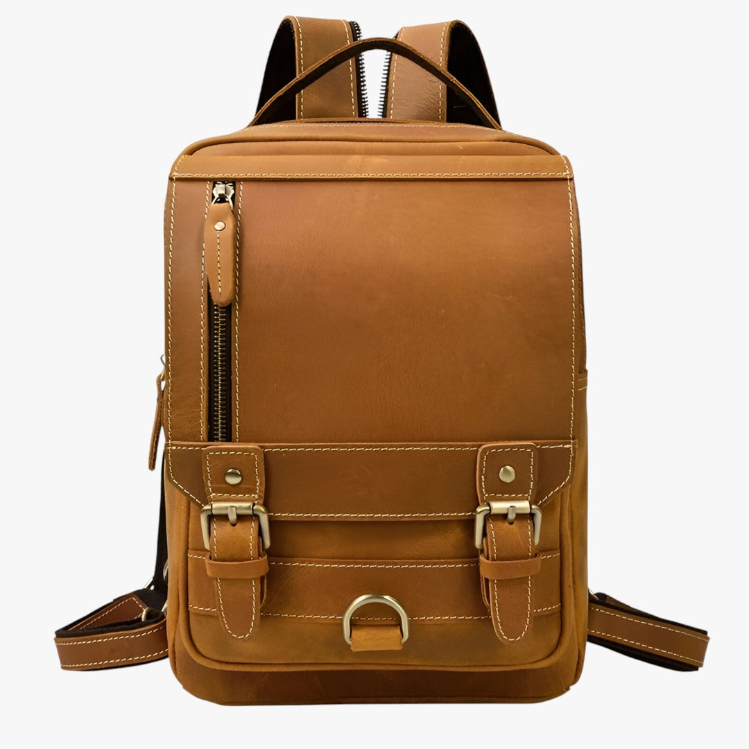 Dettaglio schienale zaino marrone con spallacci ergonomici regolabili, comfort assicurato per uso quotidiano.