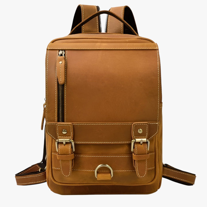 Dettaglio schienale zaino marrone con spallacci ergonomici regolabili, comfort assicurato per uso quotidiano.