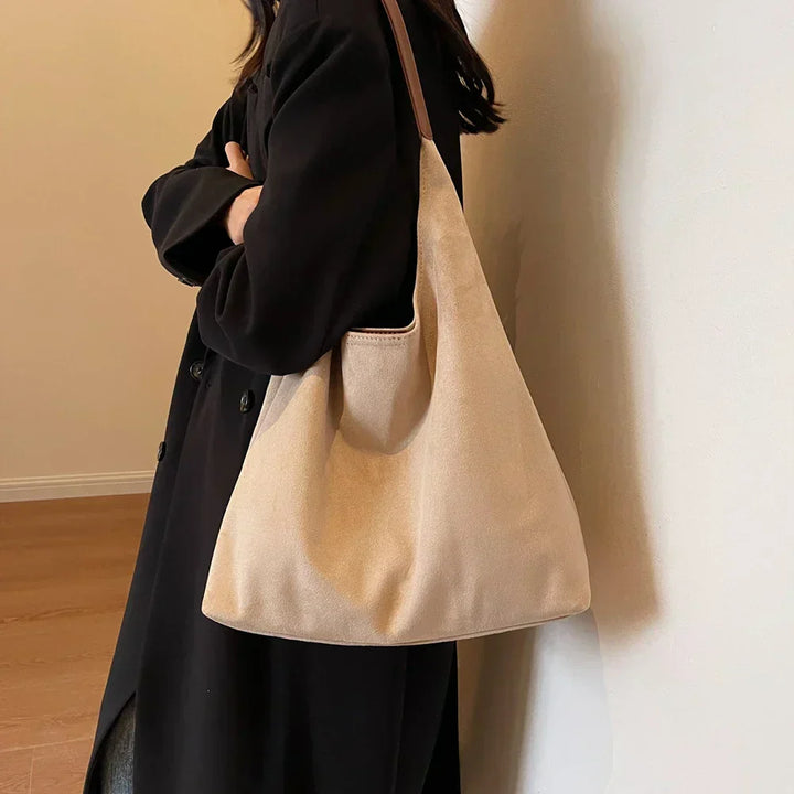 Elegante borsa tote in pelle scamosciata color caffè, ideale per la donna in ogni occasione.