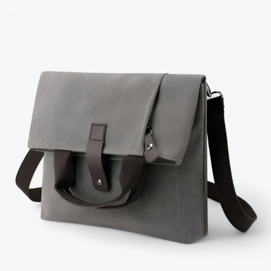 Accessorio uomo: borsa messenger versatile per il quotidiano, combina stile e praticità.