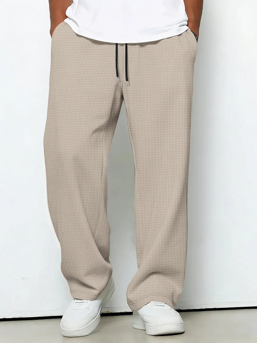 Pantaloni uomo casual-eleganti, essenziali per la moda maschile. Perfetti per outfit quotidiani e stile versatile.