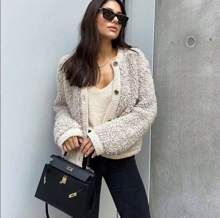Giacca teddy corta donna color verde, calda e comoda, ideale per look casual autunno/primavera.