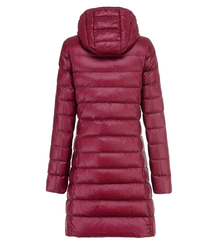 Cappotto piumino lungo da donna, caldo e alla moda per l'inverno. Design ultraleggero.