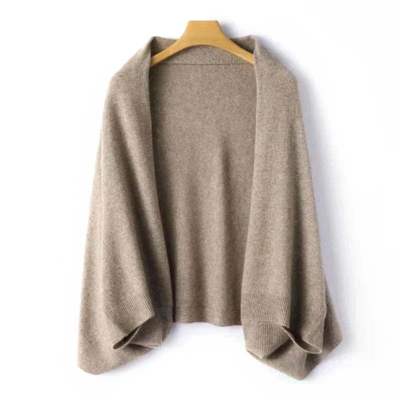 Cardigan donna oversize marrone con collo a scialle, perfetto per comfort e stile casual quotidiano.