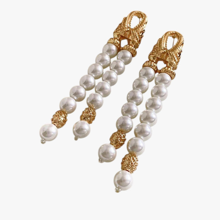 Splendidi orecchini pendenti oro per donna, design sferico raffinato, accessori eleganti e chic.