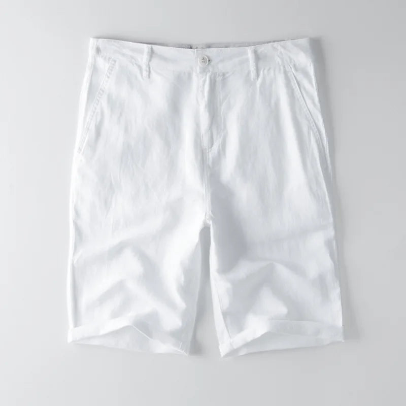 Pantaloncini chino da uomo, tessuto leggero per un look casual estivo. Ideali per un comfort disinvolto e abbigliamento quotidiano.