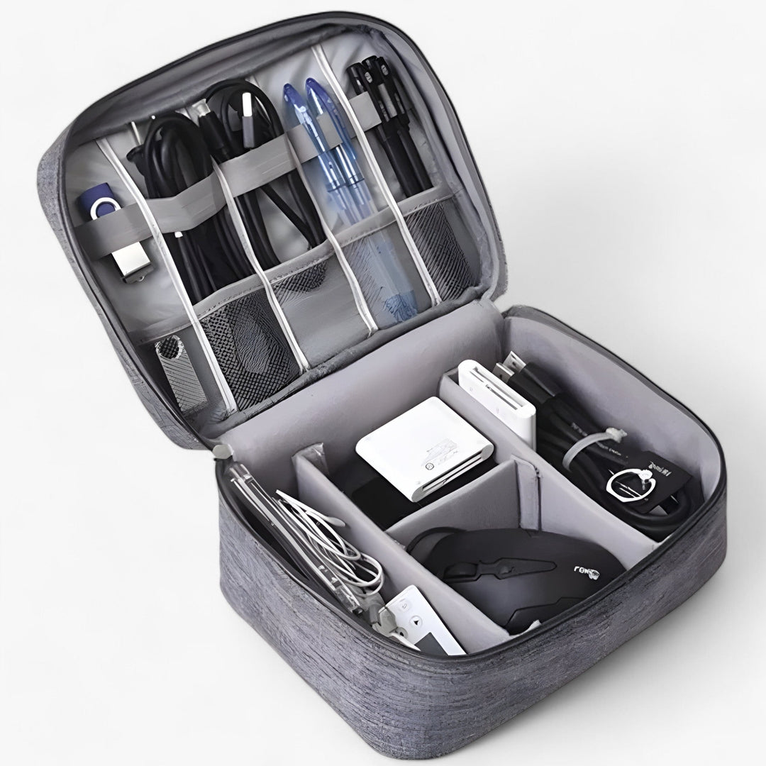 Organizer tech unisex da viaggio in tessuto con scomparti per cavi, power bank e USB. Massima organizzazione.