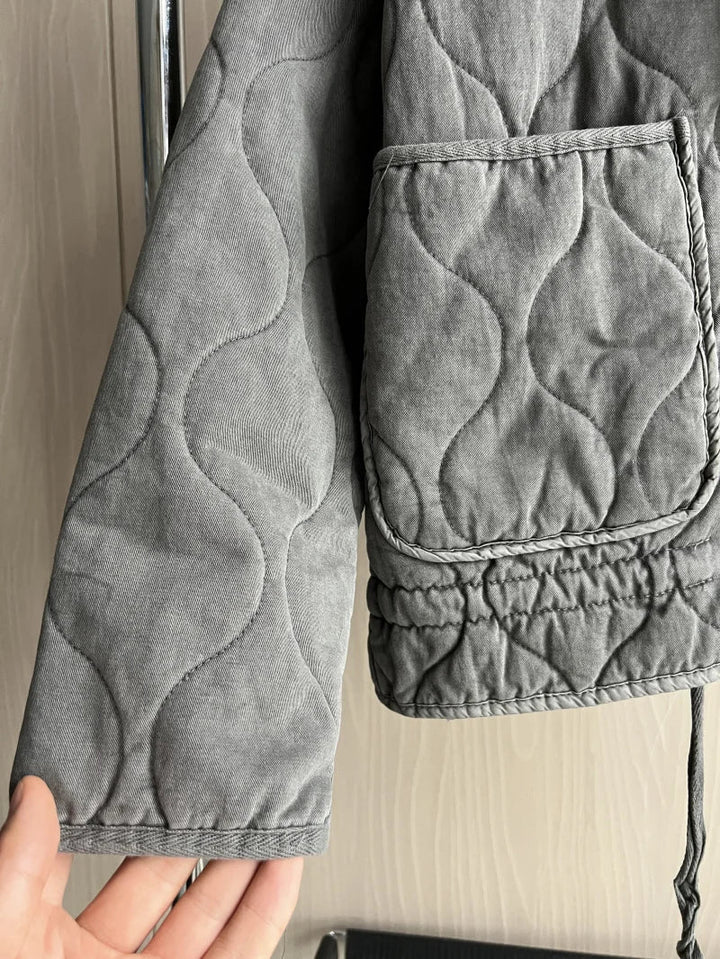 Piumino donna confortevole, ideale per lo stile quotidiano. Giacca casual ed elegante con tasche.