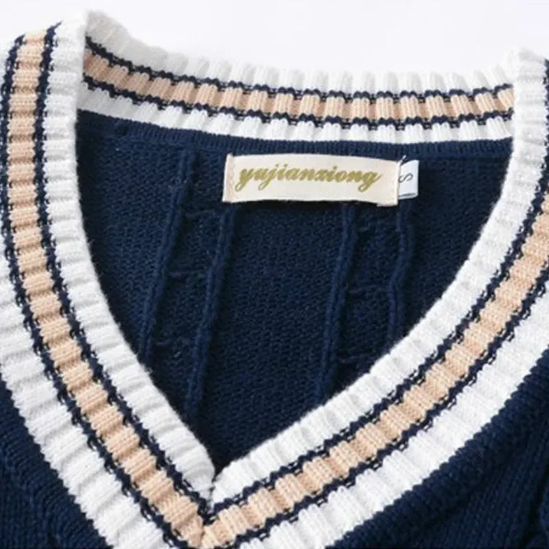 Gilet uomo elegante scollo a V, senza maniche, per abbigliamento maschile di tendenza.