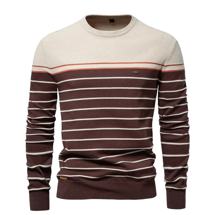 Maglione uomo elegante a righe orizzontali, dettagli a coste. Capo d'abbigliamento comodo per la moda invernale.