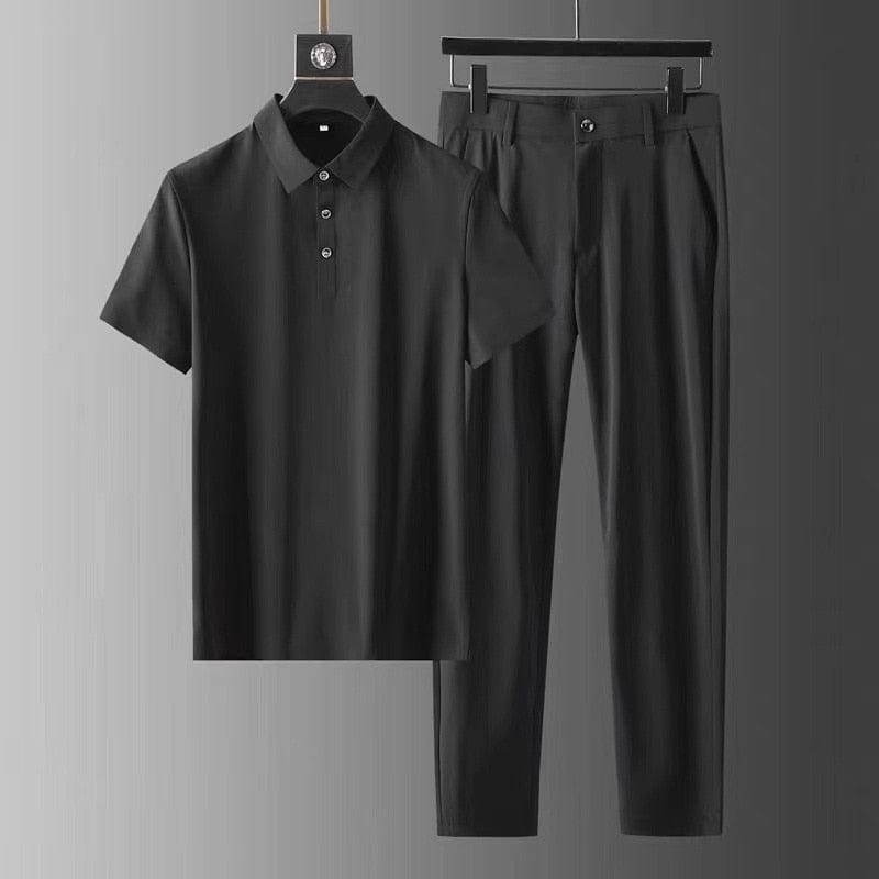 Completo estivo uomo di tendenza: camicia a maniche corte e pantaloni plissettati per un look comodo e stiloso.
