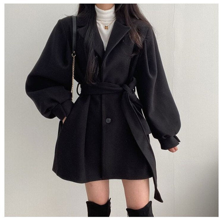 Giacca donna midi stile elegante, per outfit chic e raffinati. Outerwear femminile versatile.