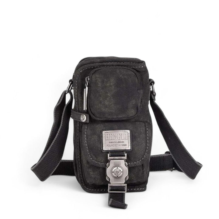 Borsa a tracolla uomo nera, vista frontale, mostra le tasche con zip per accedere rapidamente ai tuoi oggetti.