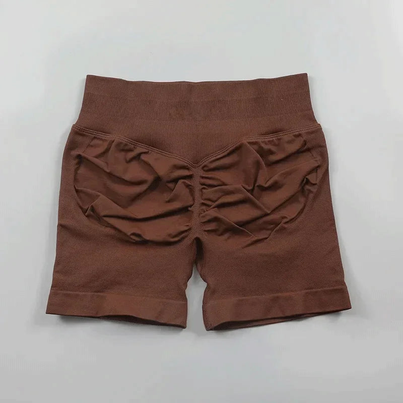 Short yoga donna seamless, vita alta che offre supporto e libertà di movimento.