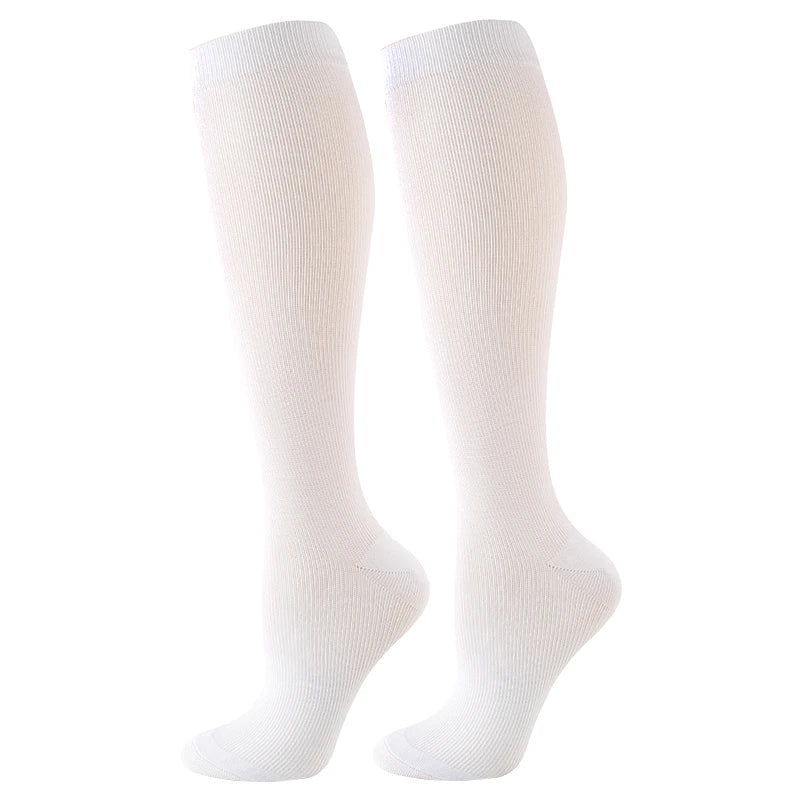 Calze compressive unisex per un recupero più rapido dopo lo sport e un benessere anti-fatica.