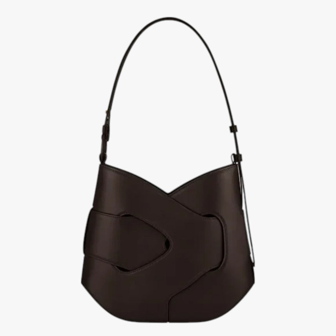 Borsa a spalla donna bordeaux intrecciata indossata, perfetta per un look elegante quotidiano o viaggio.