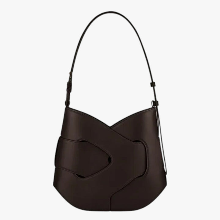 Borsa a spalla donna bordeaux intrecciata indossata, perfetta per un look elegante quotidiano o viaggio.