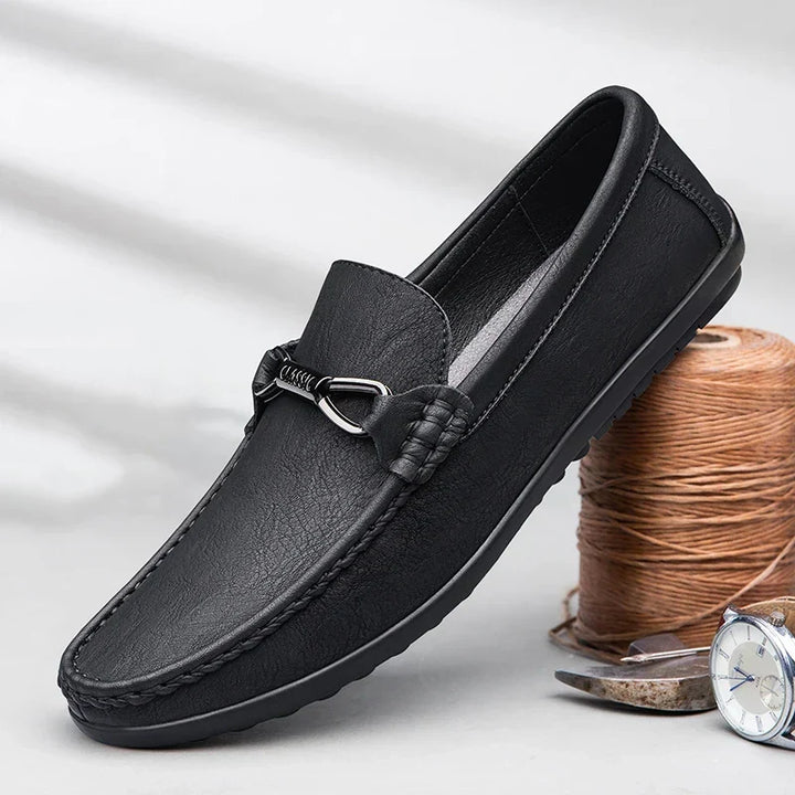 Mocassini uomo classici e comodi per primavera/estate. Ideali per uno stile casual ed elegante quotidiano.