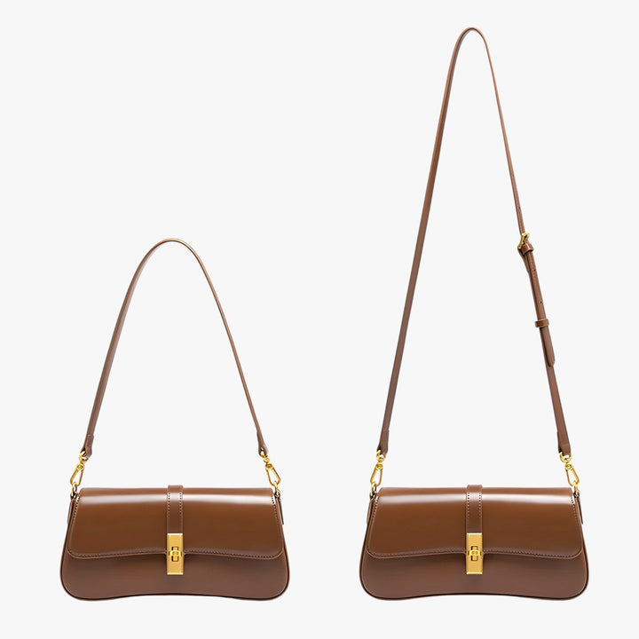 Iconica borsa baguette donna in rosso vino, sintetica ed elegante, con tracolla.