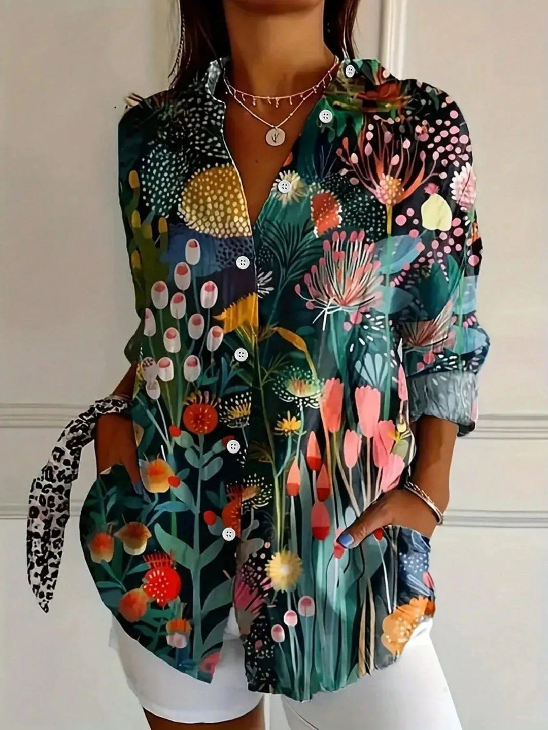 Comoda blusa floreale da donna a vestibilità ampia, con eleganti maniche lunghe, perfetta per il comfort e stile.