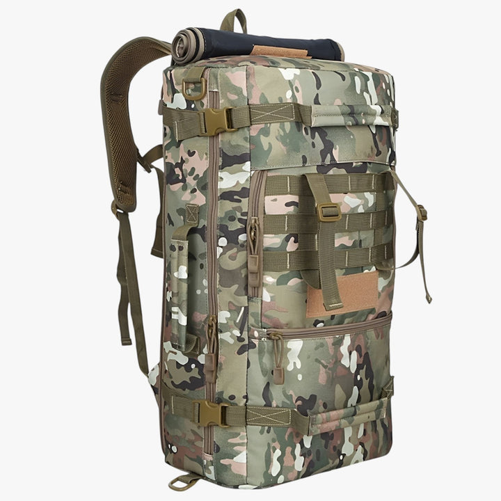 Dettaglio cinghie e fibbie dello zaino da trekking uomo 50L kaki, per sicurezza e stabilità.