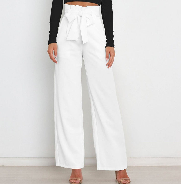 Silhouette slanciata con pantaloni larghi a vita alta donna e cintura. Stile raffinato.