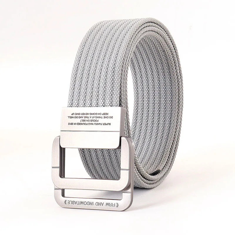 Cintura casual a righe in tela, con doppia fibbia in metallo. Accessorio unisex semplice ed efficace per jeans.