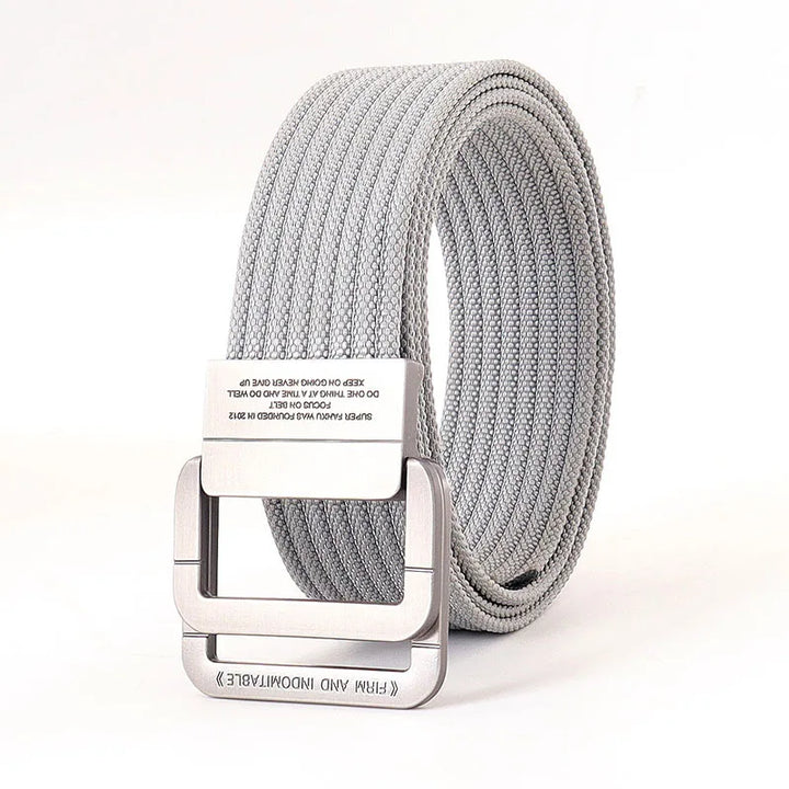 Cintura casual a righe in tela, con doppia fibbia in metallo. Accessorio unisex semplice ed efficace per jeans.