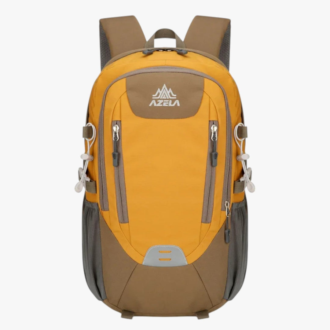 Zaino outdoor uomo multitasche versatile, ideale per escursionismo, viaggio e avventura.