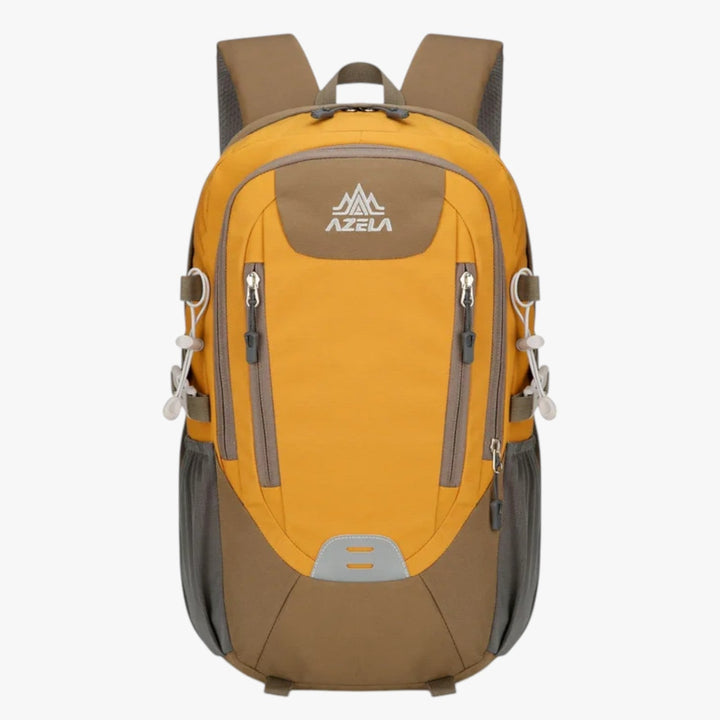 Zaino outdoor uomo multitasche versatile, ideale per escursionismo, viaggio e avventura.