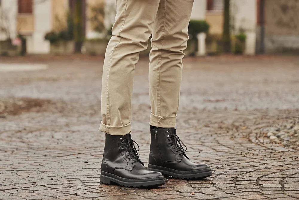Stivaletti stringati uomo neri, con rialzo 7 cm, perfetti per moda maschile e altezza extra.