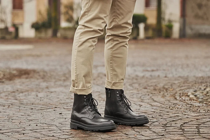 Stivaletti stringati uomo neri, con rialzo 7 cm, perfetti per moda maschile e altezza extra.