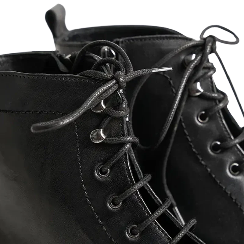 Eleganti stivaletti stringati neri da uomo, con rialzo di 7 cm, per stile e statura maggiore.