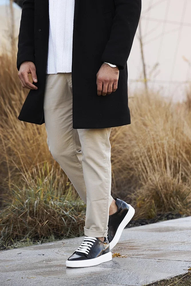 Eleganti sneakers nere rialzate uomo 6 cm, calzature versatili per un aumento statura discreto e di tendenza.