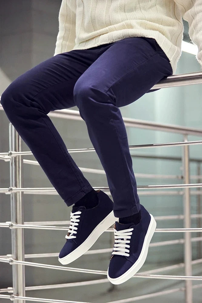 Scarpe da ginnastica rialzate uomo blu, con un design dinamico e un aumento di altezza di 6 cm per un comfort sportivo.