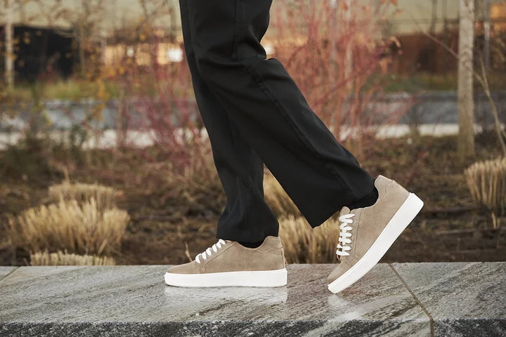 Sneakers uomo Camogli taupe. Scarpe rialzate 6 cm, perfette per stile casual, comfort ed eleganza.