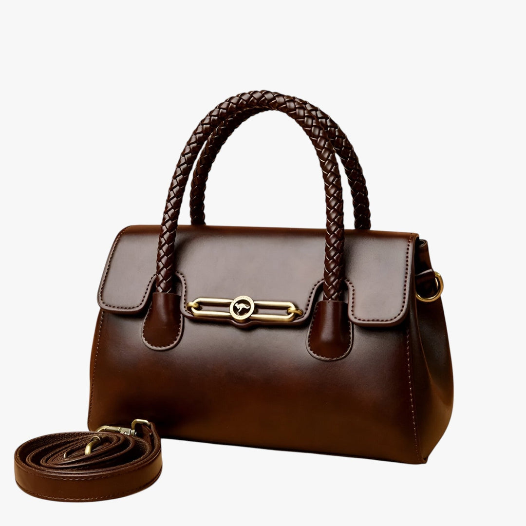 Primo piano borsa a mano donna marrone in sintetico, design compatto ed elegante, per il quotidiano.