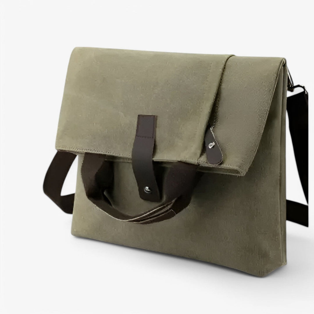 Borsa messenger uomo color caffè, ampia e funzionale, un accessorio versatile per ogni giorno.