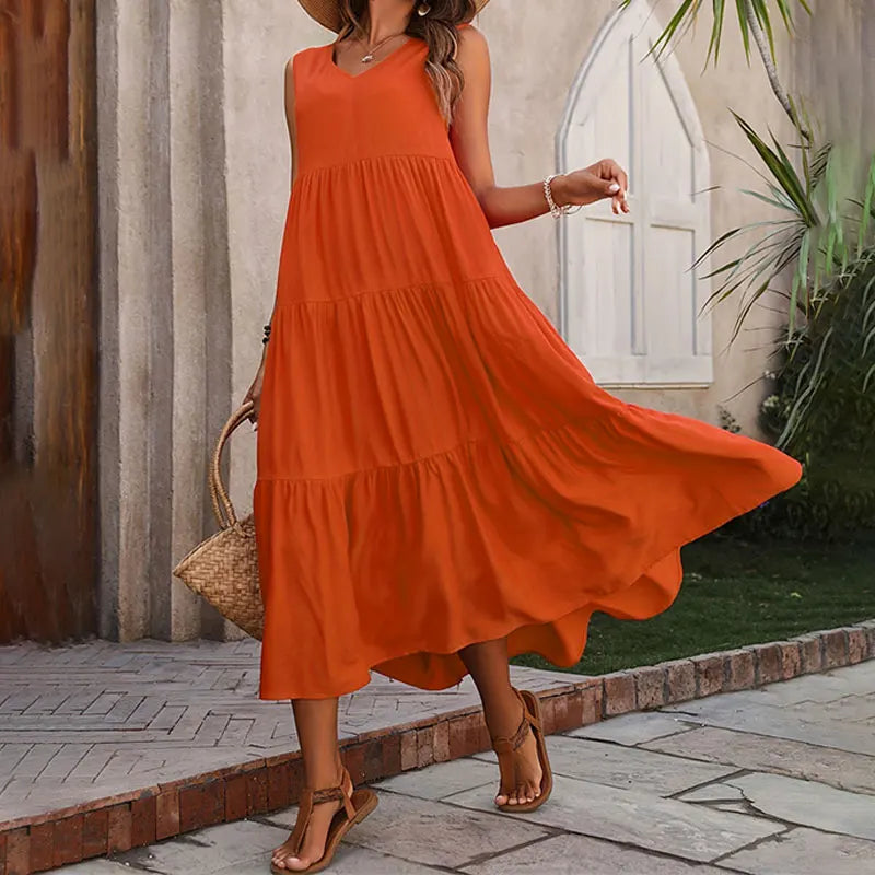 Look estivo casual: abito lungo donna con balze, scollo a V, senza maniche. Ideale per le vacanze.