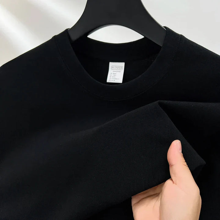Maglietta casual premium uomo, comfort leggero, ideale per outfit rilassati.